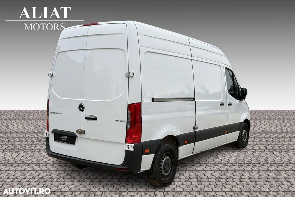 Mercedes-Benz Sprinter - 4