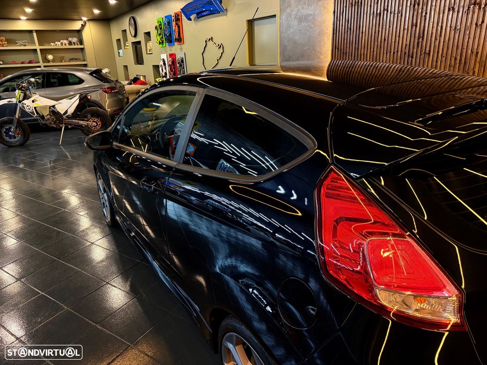 Ford Fiesta 1.6 EcoBoost ST - 23
