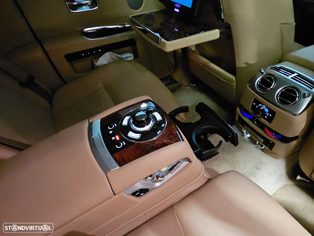 Rolls Royce Ghost - 22