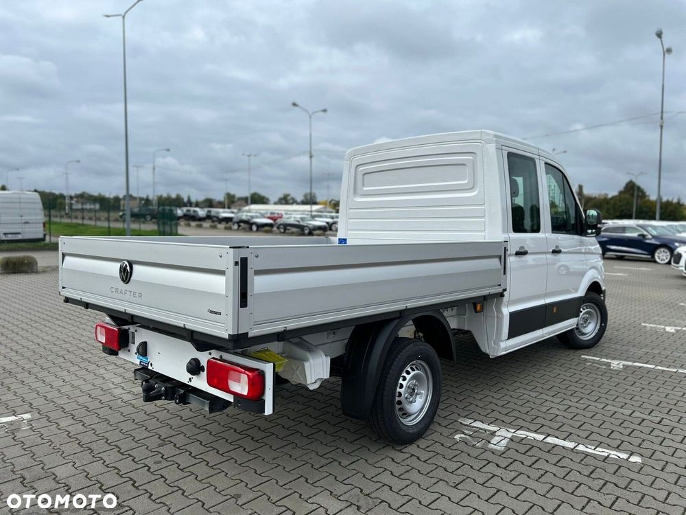 Volkswagen Crafter VOLKSWAGEN Crafter 35 Skrzyniowy z podwójną kabiną silnik: 2,0 l EU6 SCR 177 KM / skrzynia biegów: 4MOTION automatyczna 8-biegowa rozstaw osi: 3640 mm - 5