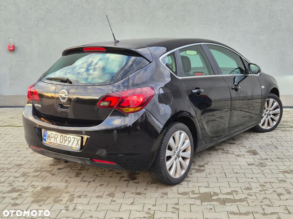 Opel Astra 2010 photo 4