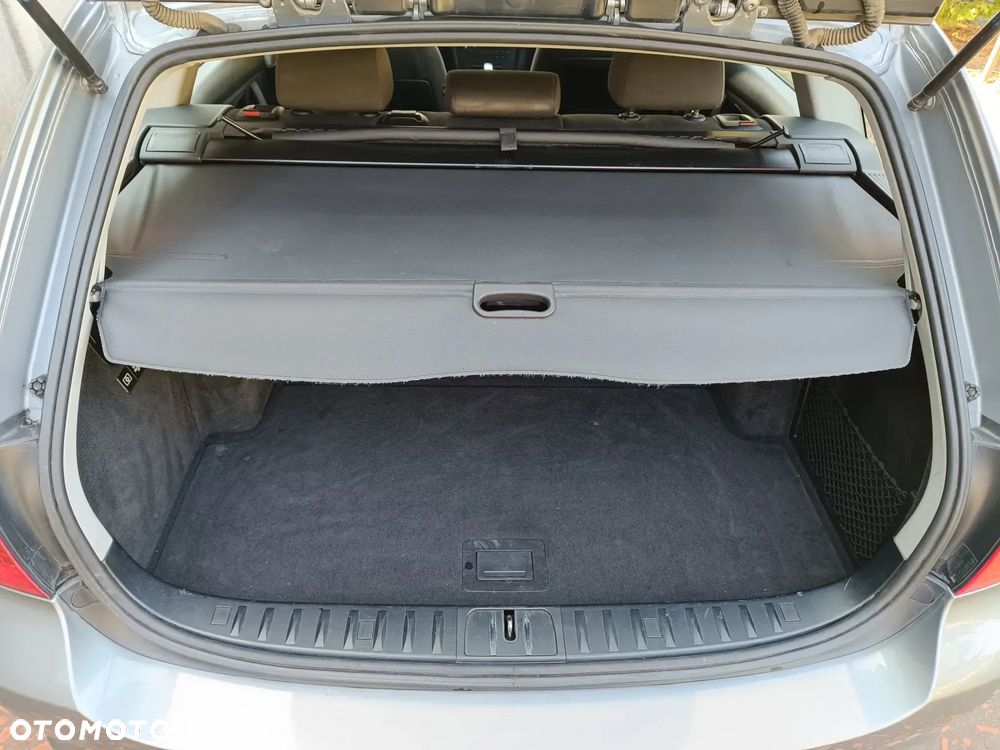 BMW Seria 3 320d Touring Sport-Aut - 38