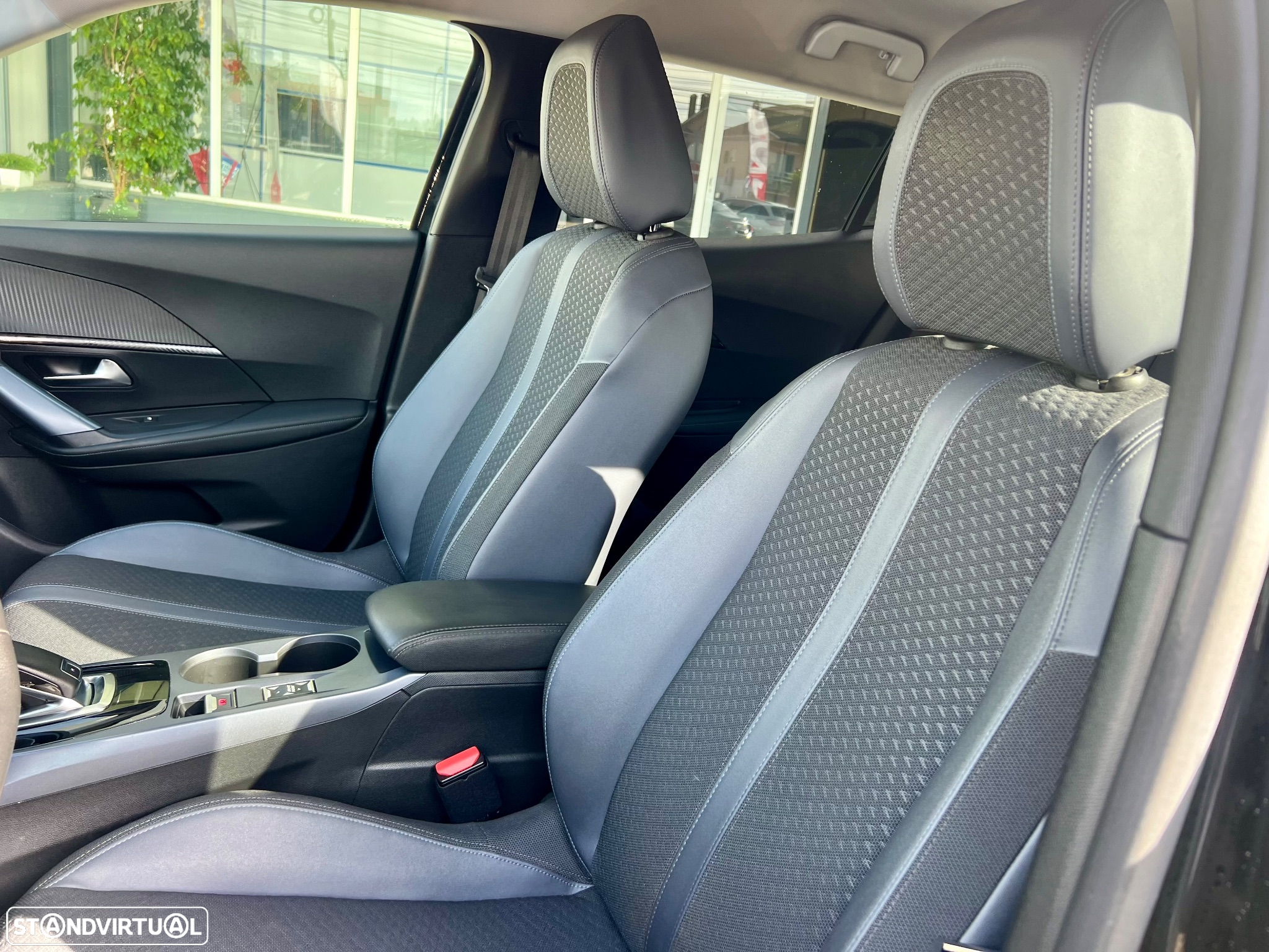 Peugeot 2008 1.5 BlueHDi Allure Pack EAT8 - 16
