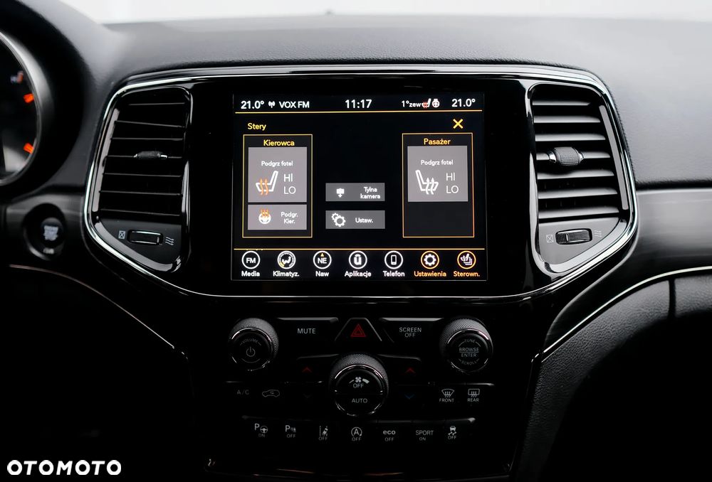 Jeep Grand Cherokee - 34