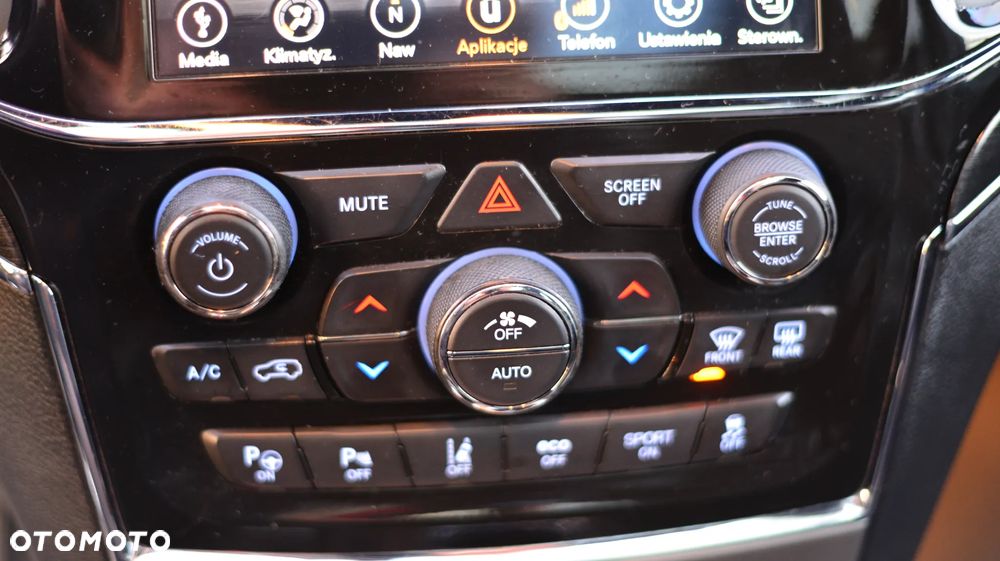 Jeep Grand Cherokee - 29