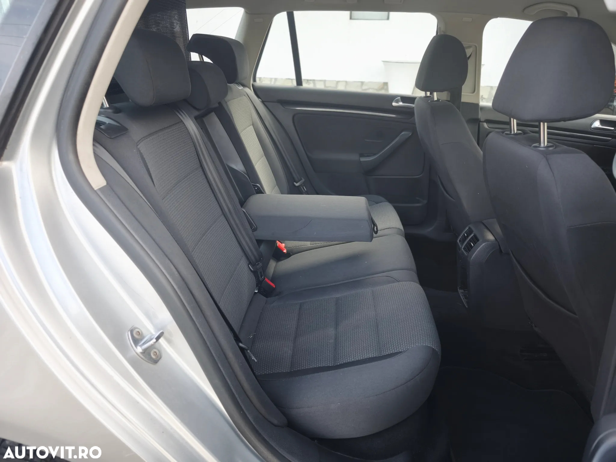 Volkswagen Golf 1.6 TDI BlueMotion Technology Comfortline - 11