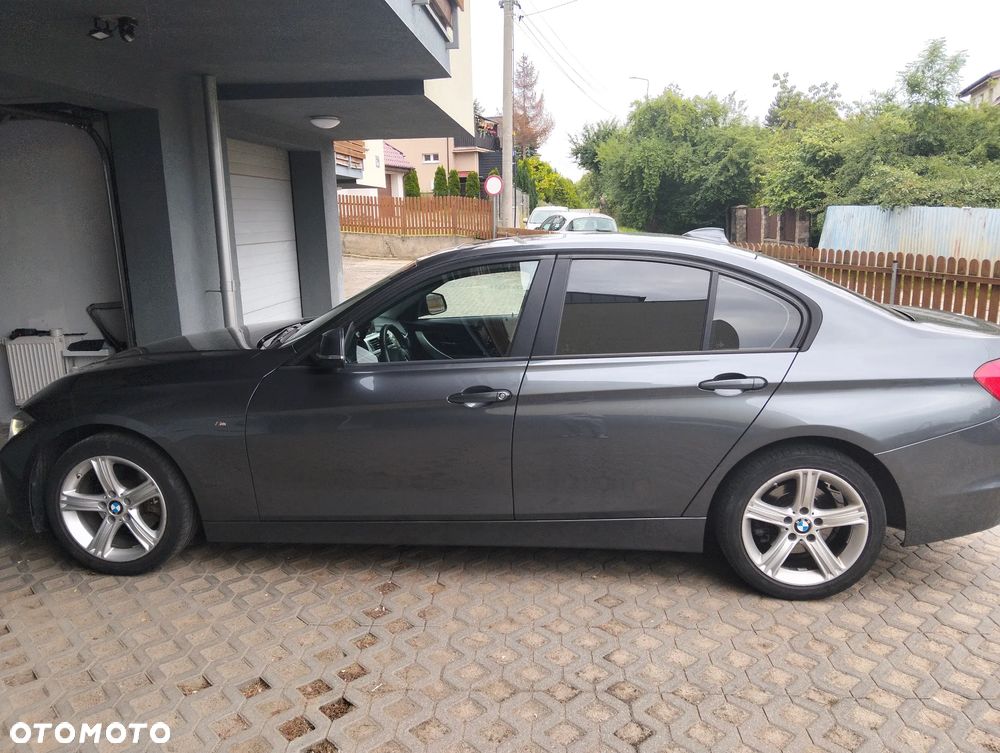 BMW Seria 3 320i Luxury Line - 8