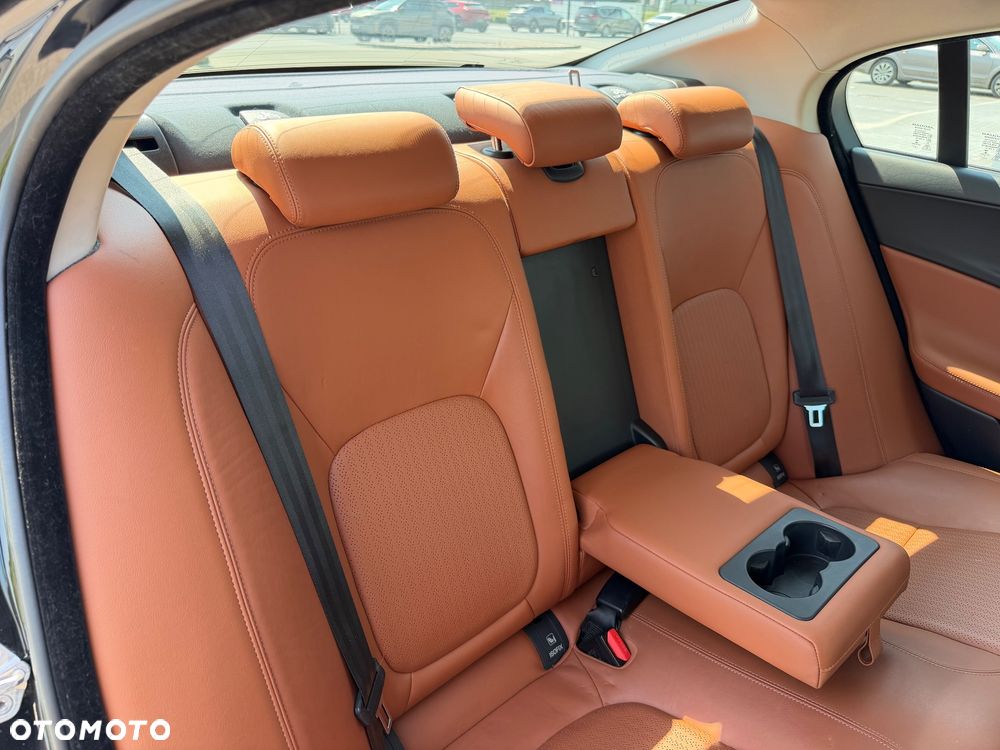 Jaguar XE 2.0 T Portfolio - 28