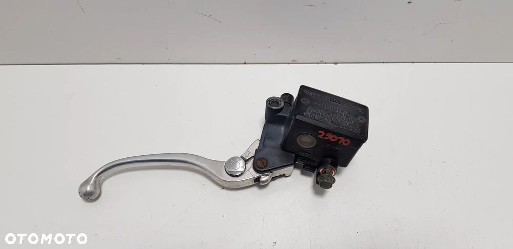 Yamaha TDM 900 02r. Pompa hamulcowa prawa - 2