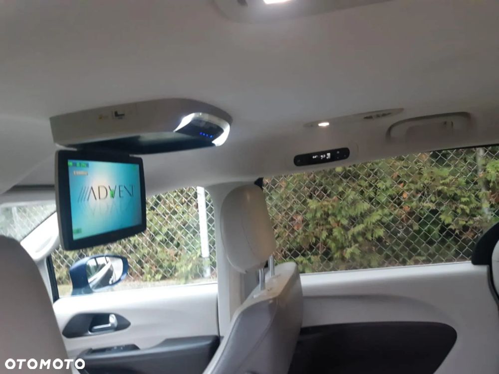 Chrysler Pacifica - 15