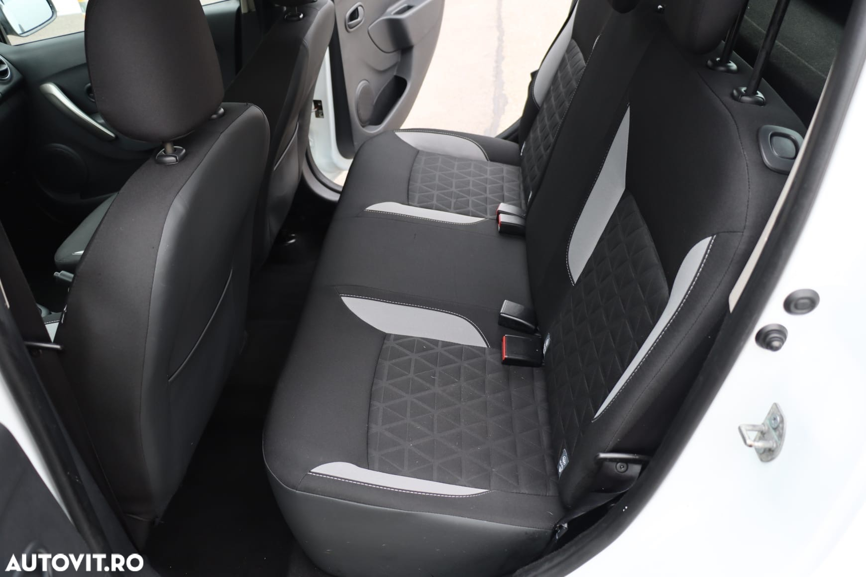 Dacia Sandero Stepway TCe 90 (S&S) Celebration - 12
