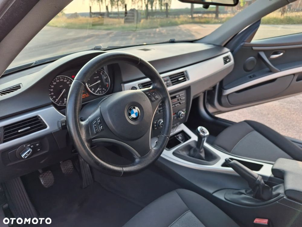 BMW Seria 3 320i - 26
