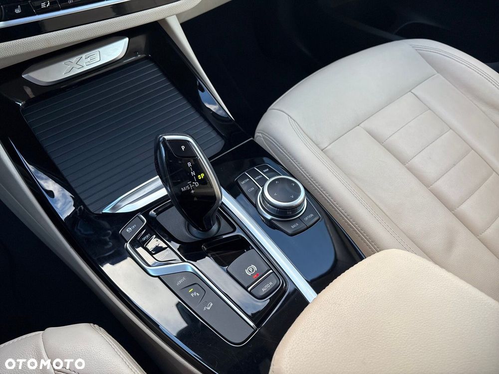 BMW X3 xDrive30e Luxury Line - 28