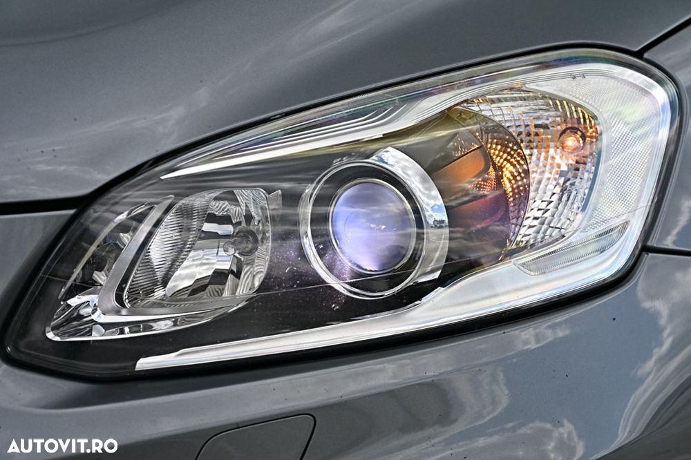 Volvo XC 60 D5 AWD Geartronic Momentum - 33