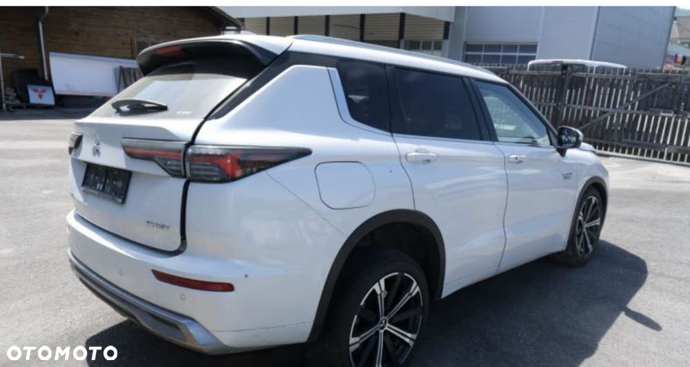 Mitsubishi Outlander - 1
