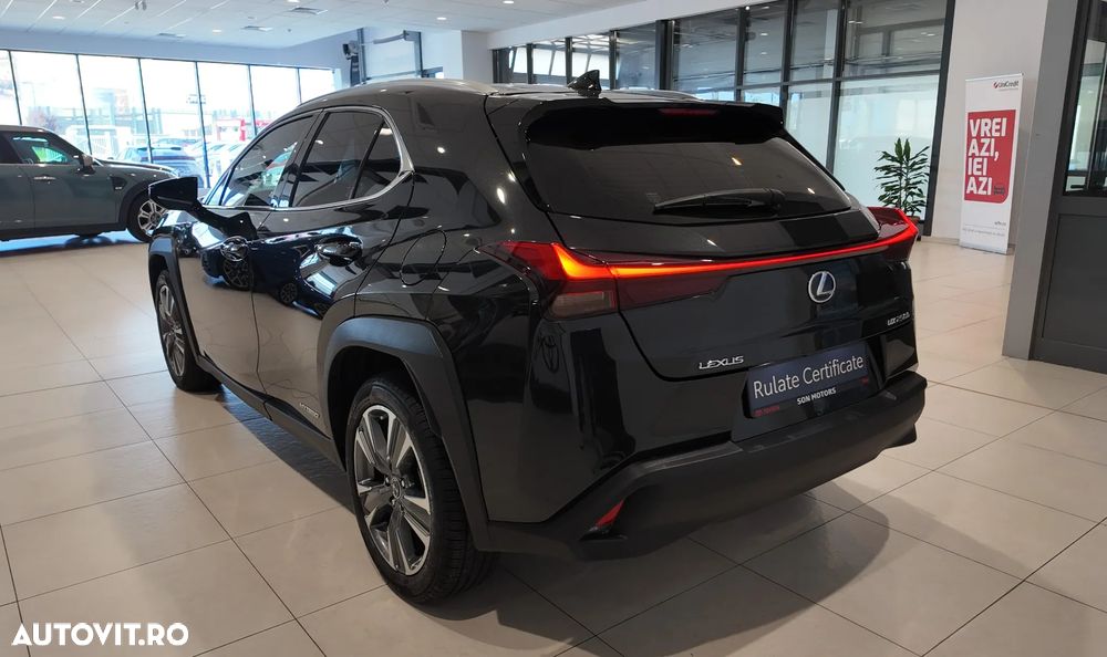 Lexus UX 250h - 5