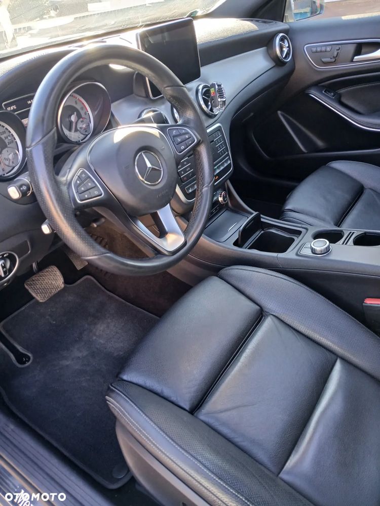 Mercedes-Benz GLA 220 d 4Matic 7G-DCT - 8