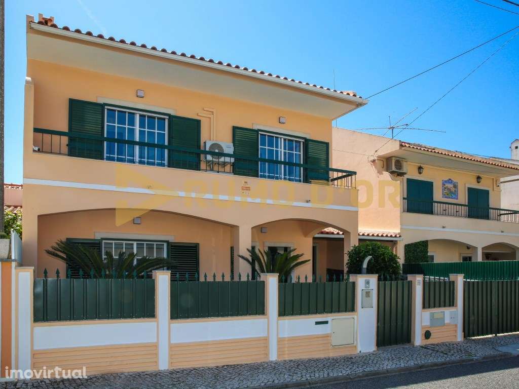 Viva com Conforto: Moradia T4 Espaçosa no Carregado com Garagem e L... - Grande imagem: 3/54