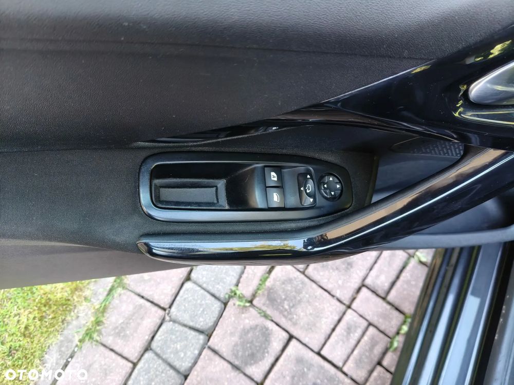 Peugeot 208 - 10