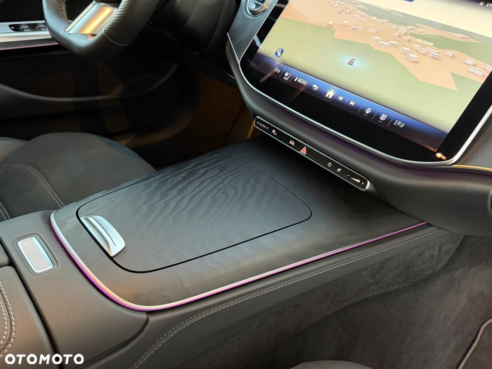 Mercedes-Benz Klasa E 220 d mHEV 4-Matic AMG 9G-Tronic - 28