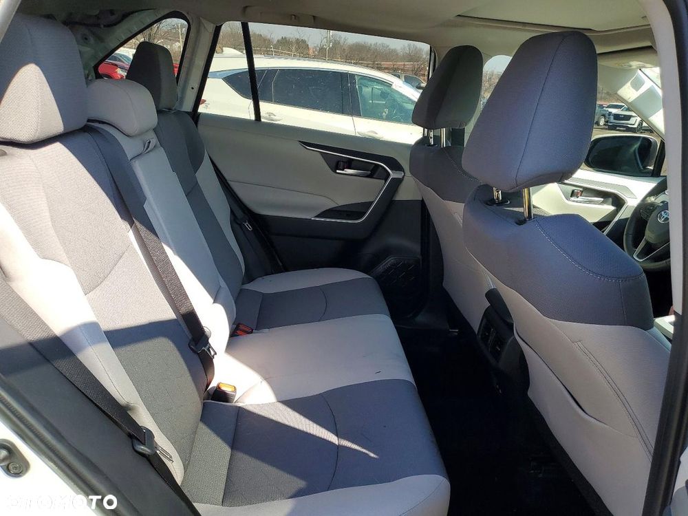 Toyota RAV4 - 12