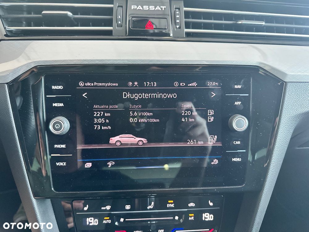 Volkswagen Passat - 32