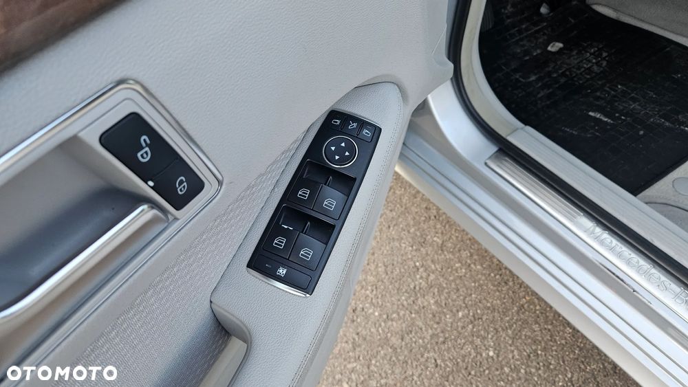 Mercedes-Benz Klasa E 300 CDI DPF BlueEFFICIENCY 7G-TRONIC Elegance - 24