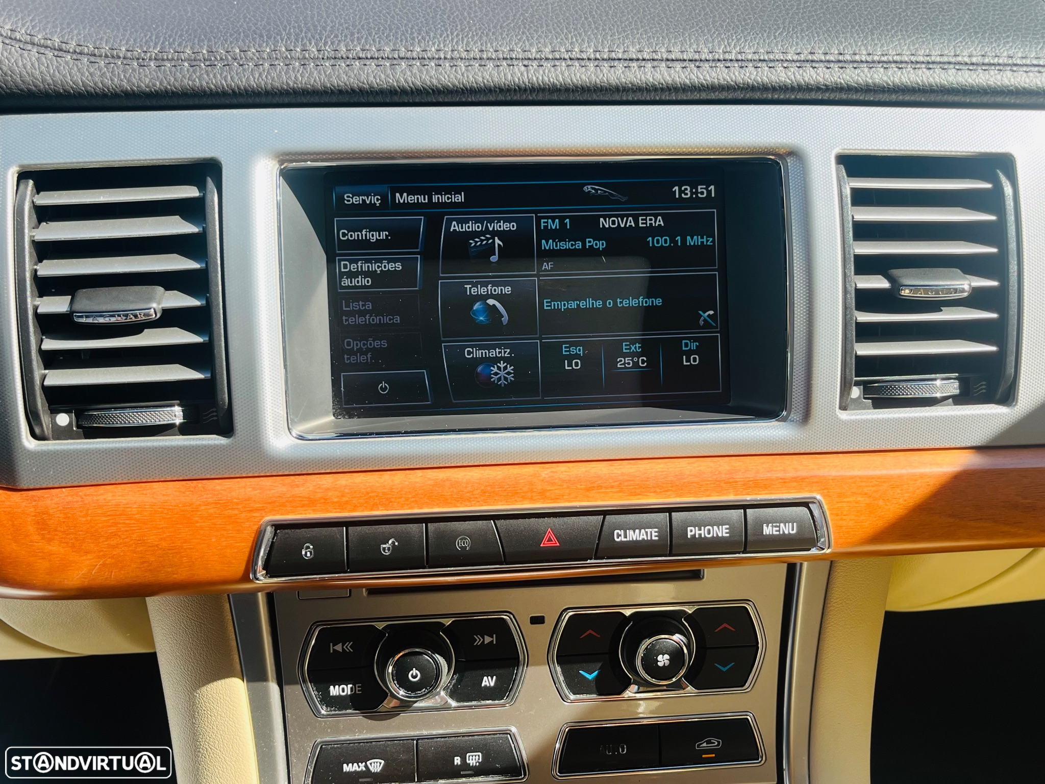 Jaguar XF 2.2 D Luxury - 47