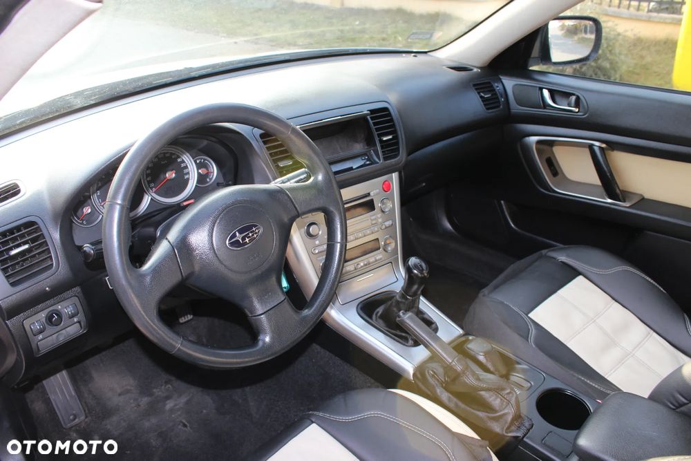 Subaru Legacy Kombi 2.0 4WD Celebration - 9