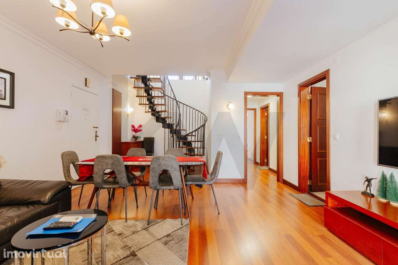 Duplex de Prestígio em Condomínio no Estoril: Onde a Sofisticação Enco - Grande imagem: 5/56