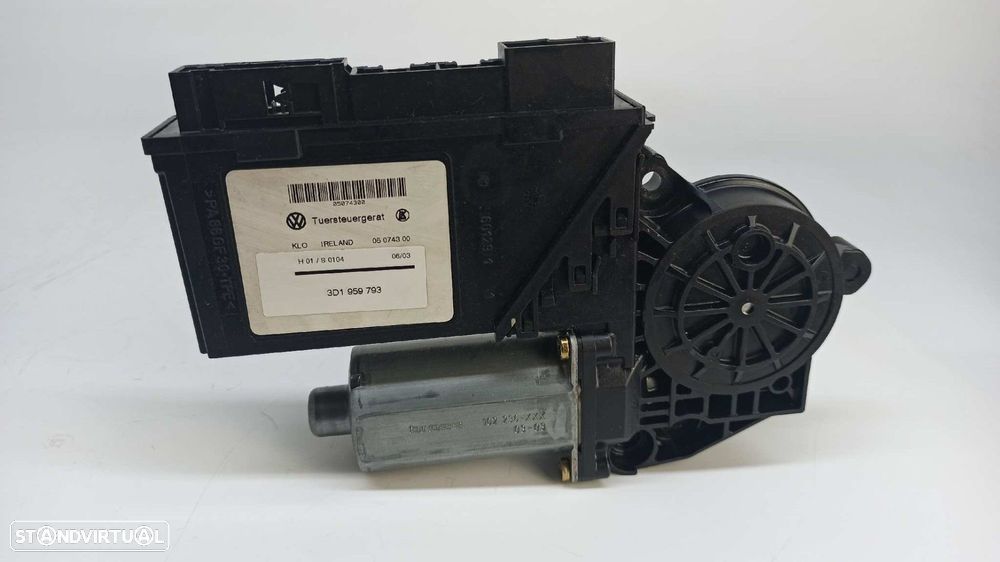 MOTOR ELEVADOR FRENTE ESQUERDO VOLKSWAGEN TOUAREG (7LA) TDI R5 - 9