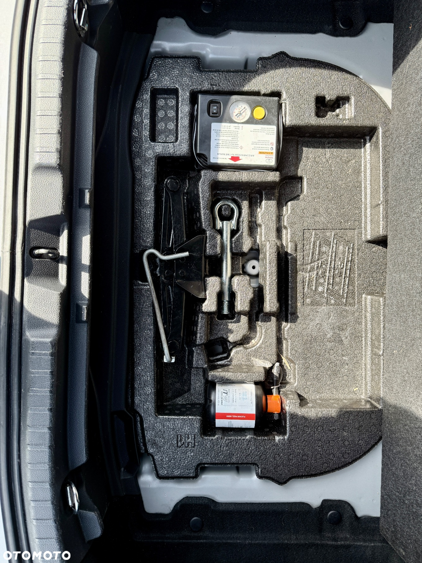 Toyota Corolla 1.8 Hybrid Comfort - 28