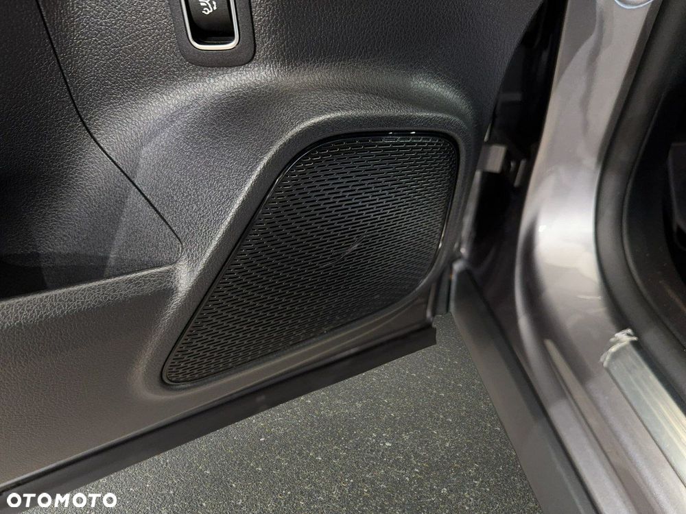 Mercedes-Benz GLA - 32