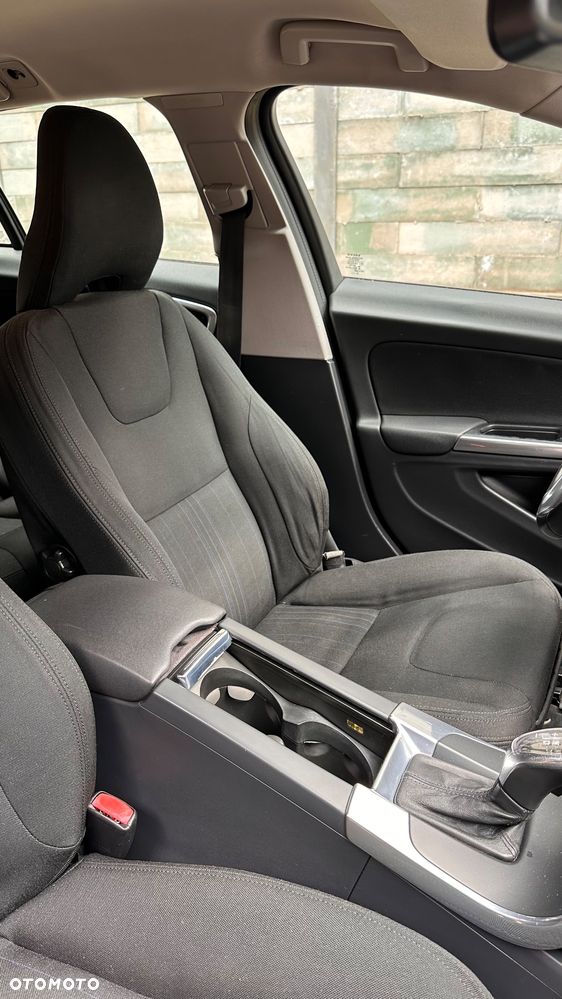 Volvo V60 D2 Geartronic Powershift Kinetic - 28
