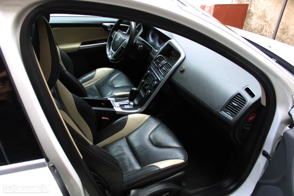 Volvo XC 60 2.0 D3 R-Design Geartronic - 31
