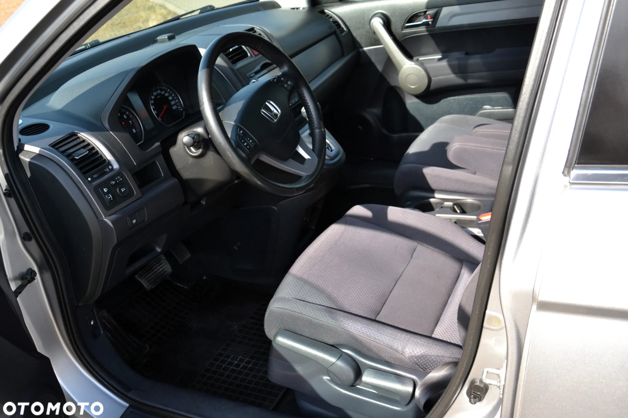 Honda CR-V 2.0i-VTEC Automatik Comfort 50 Jahre Edition - 17