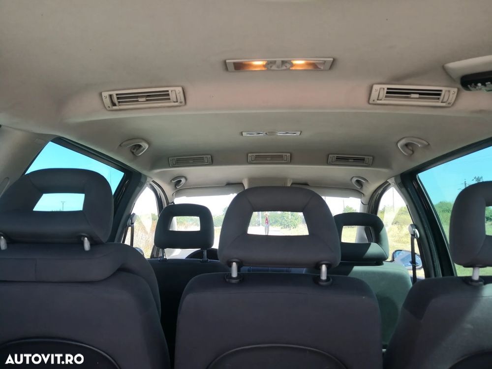 Volkswagen Sharan 1.9 TDI 4Motion Highline - 4