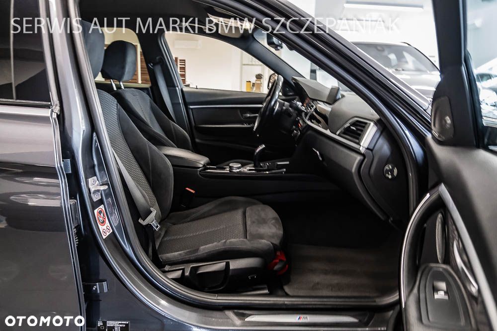 BMW Seria 3 330i M Sport - 30