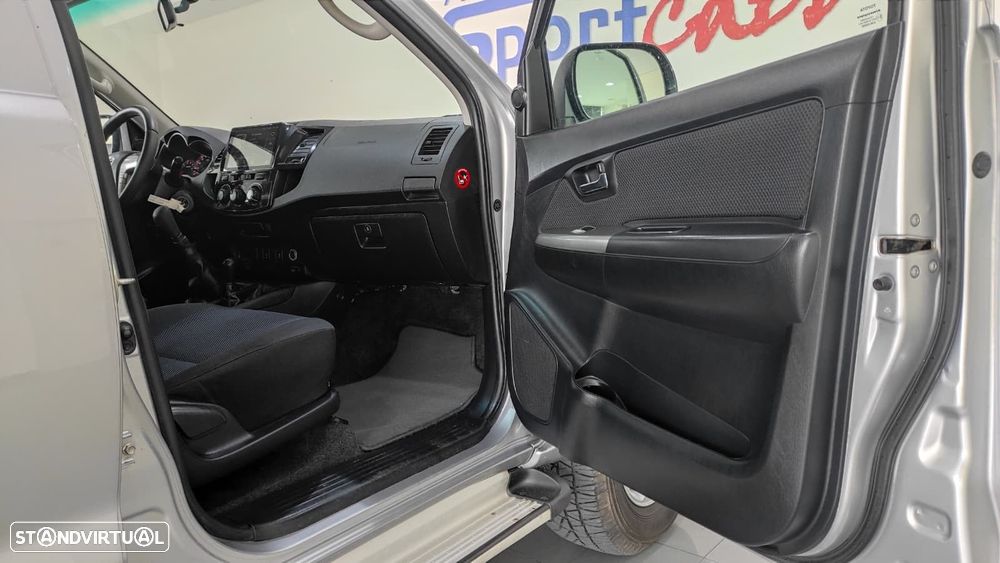 Toyota Hilux 2.5 D-4D 4WD CD T+Nav+PM - 21