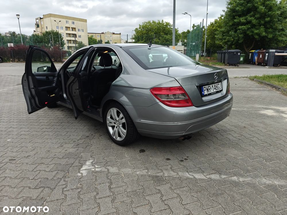 Mercedes-Benz Klasa C 180 CGI BlueEff Avantgarde - 4