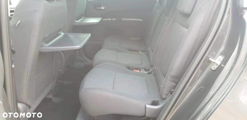 Peugeot 5008 - 10