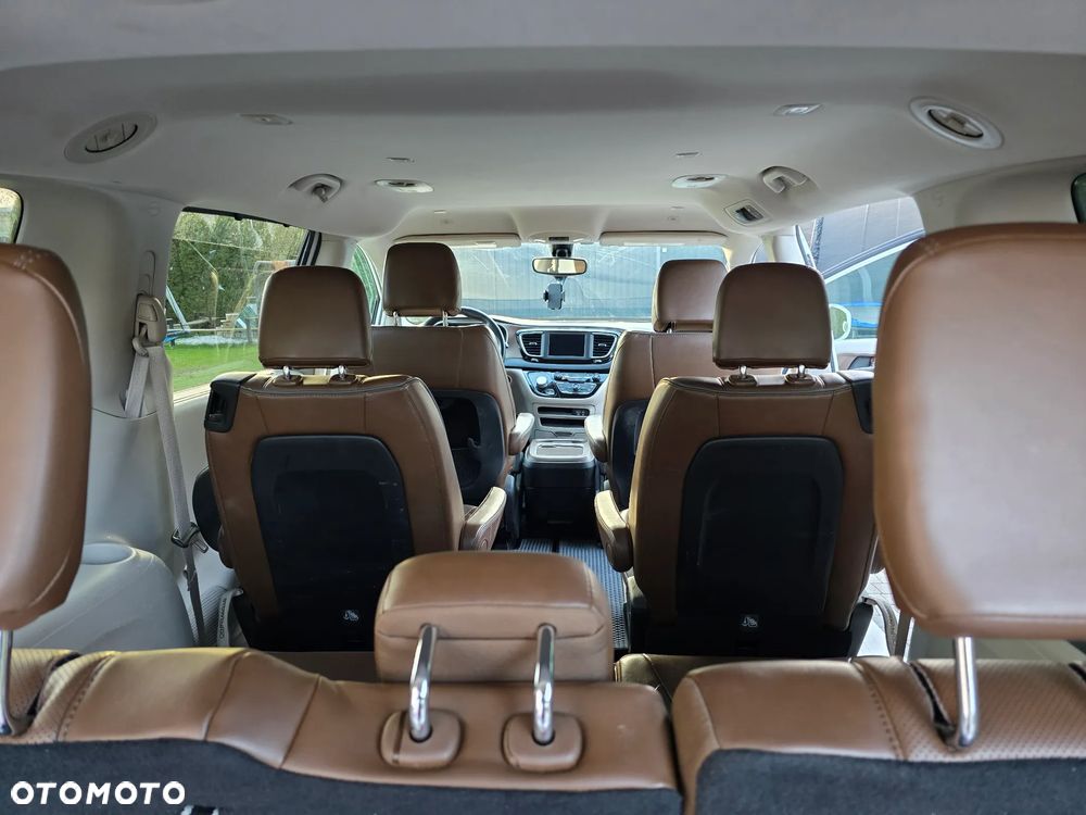 Chrysler Pacifica - 11