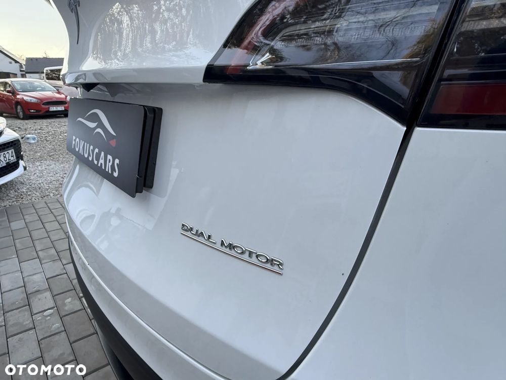 Tesla Model Y Performance AWD - 13