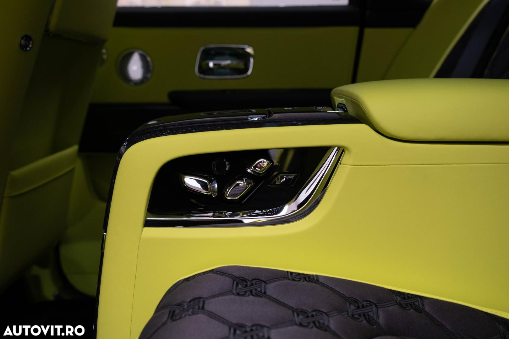 Rolls-Royce Cullinan - 13