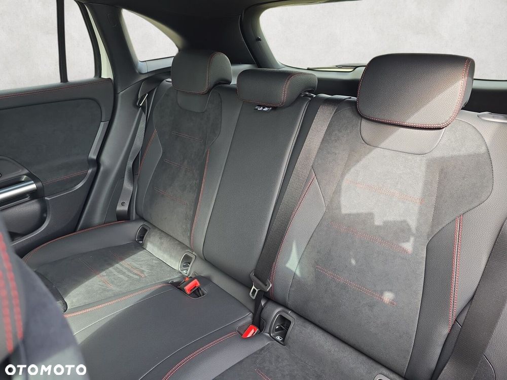 Mercedes-Benz GLA - 12