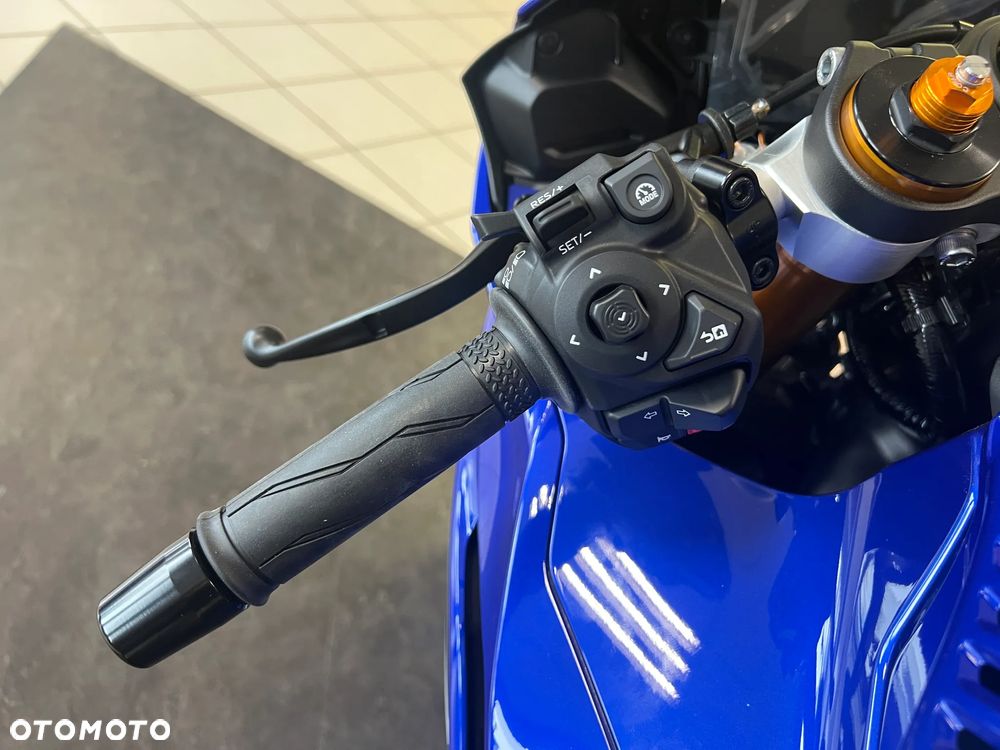 Yamaha R7 - 16