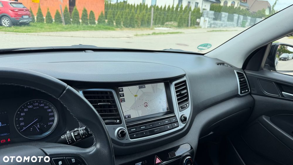 Hyundai Tucson 1.7 CRDI BlueDrive Style 2WD - 24