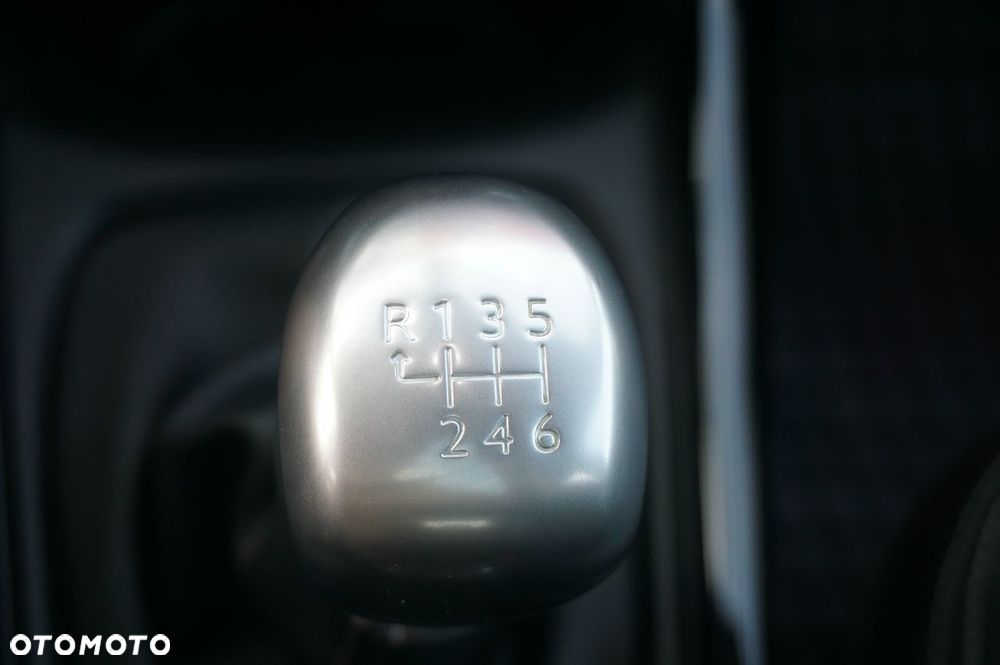Peugeot 2008 1.6 BlueHDi Allure S&S - 14