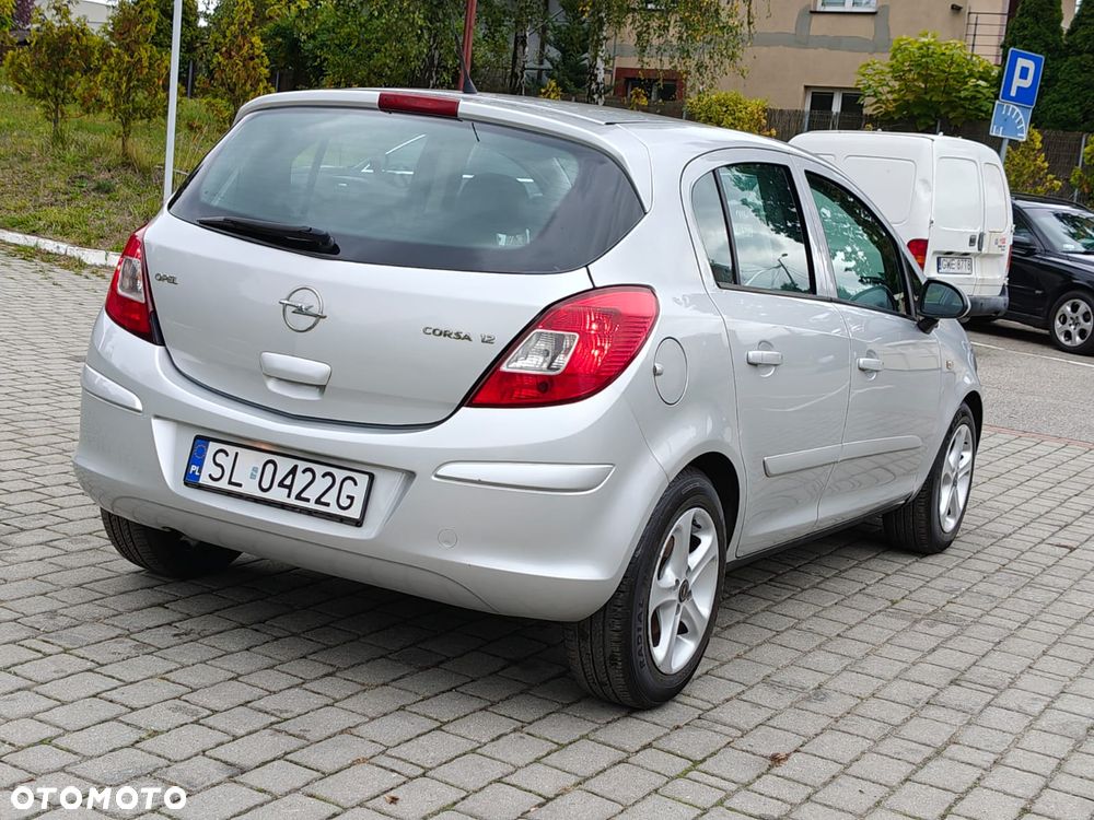 Opel Corsa 1.2 16V Cosmo - 28