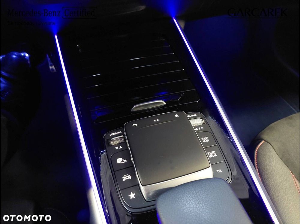 Mercedes-Benz GLB 200 4-Matic AMG Line 8G-DCT - 32